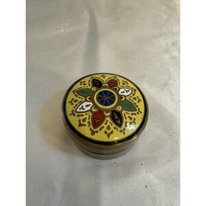 Vtg Yellow and Green Red Embossed Cloisonné Vintage Trinket/Pill/Snuff Box